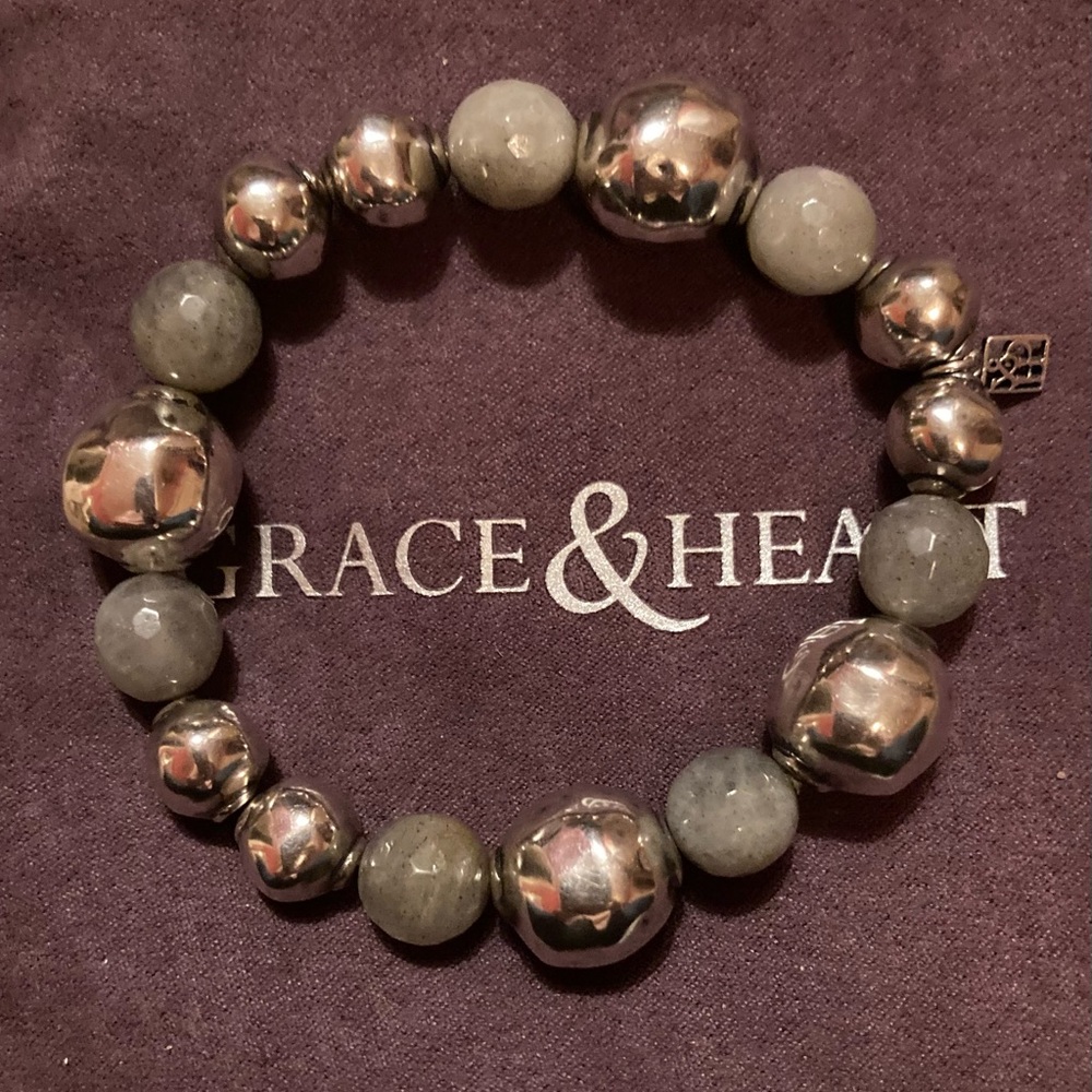 Grace & Heart Elegant Silver and Labradorite (gray/green) Stretch Bracelet